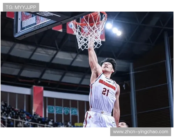 张昊内线强硬表现斩获13分 新赛季有望入选广东队12人大名单